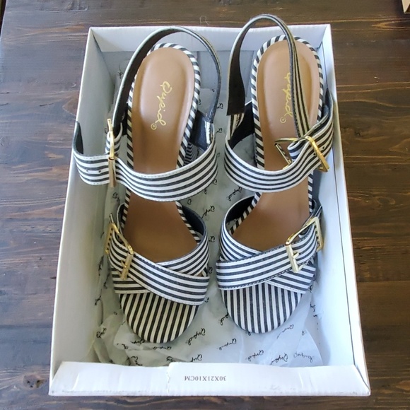Qupid Shoes - Qupid Lake Heeled Sandle *EXCELLENT* size 8.5